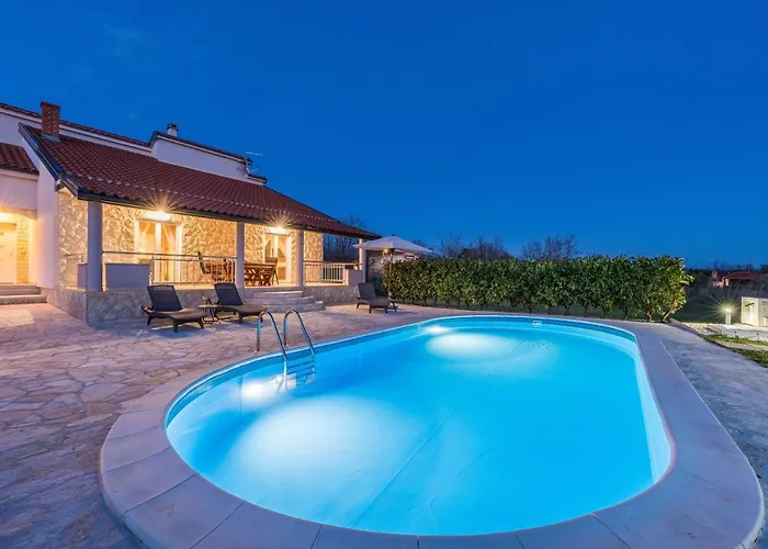 Family Friendly House With A Swimming Pool Privlaka, Zadar - 21280 * بريفلاكا