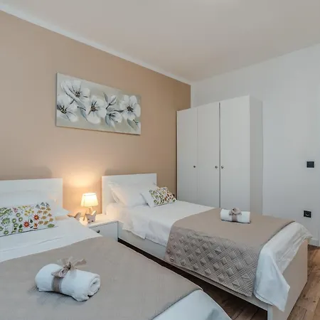 Family Friendly House With A Swimming Pool Privlaka, Zadar - 21280 Holiday home