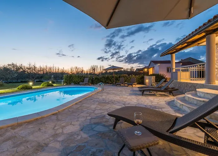 Hébergement de vacances Family Friendly House With A Swimming Pool Privlaka, Zadar - 21280