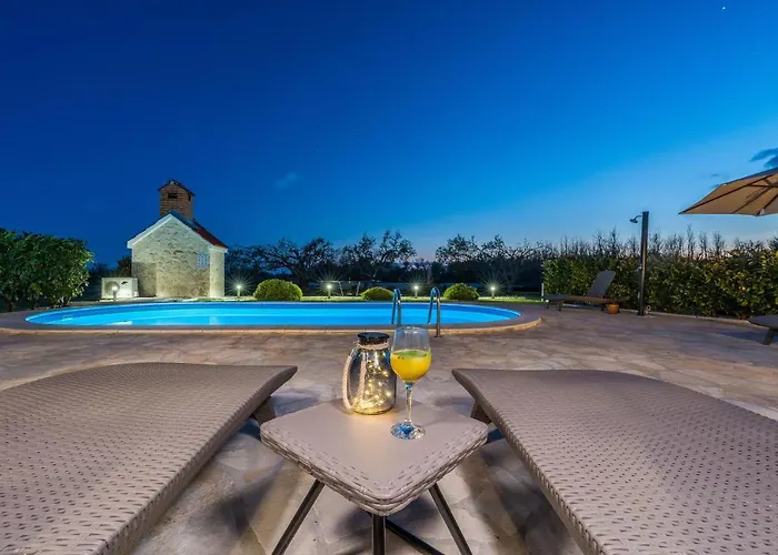 Hébergement de vacances Family Friendly House With A Swimming Pool Privlaka, Zadar - 21280